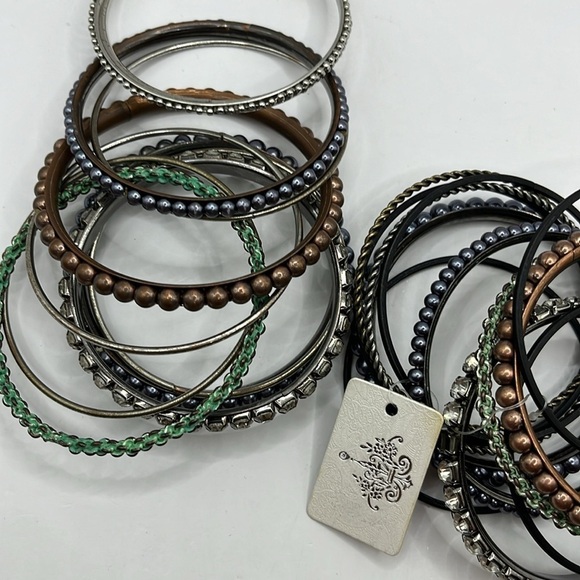 Bracelet Lot 24 Bracelet Faux Pearl Rhinestones Black and Silver Tone Bangle - Picture 6 of 11